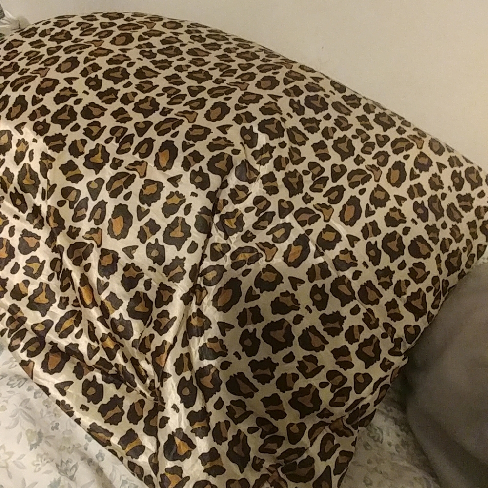 TEST LISTING leopard pillowcase